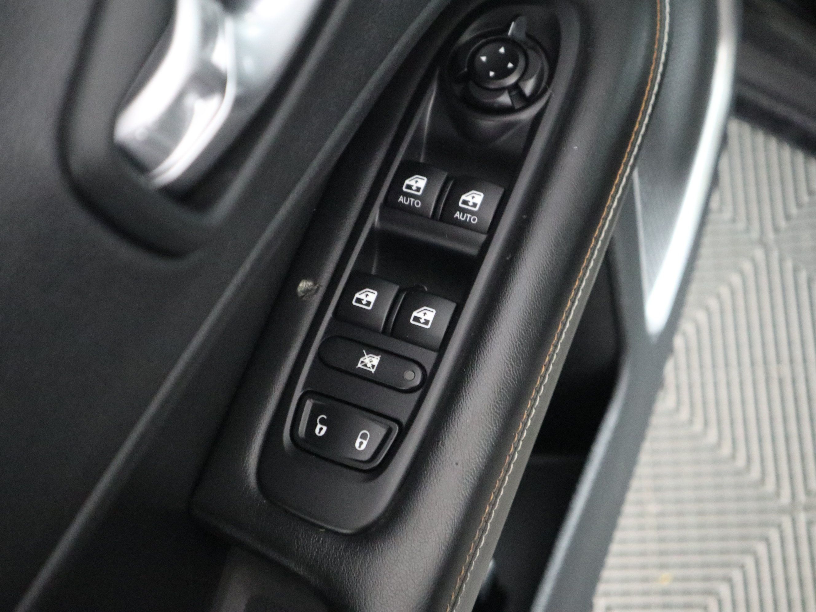 Used 2020 Jeep Compass Latitude w/ Cold Weather Group AWD/4WD image 35