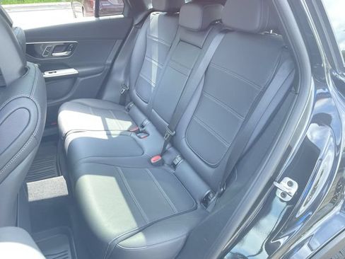 Used 2024 Mercedes-Benz GLC 300 4MATIC image 26