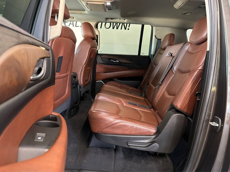 Used 2020 Cadillac Escalade ESV Premium Luxury AWD/4WD image 10