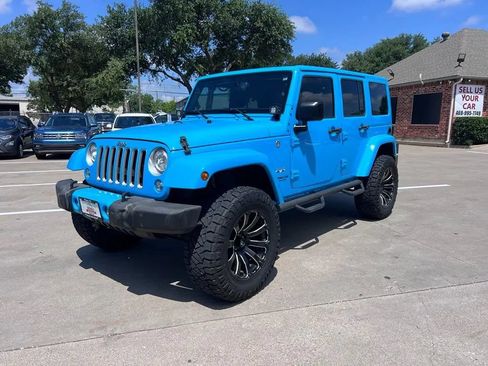 Used 2017 Jeep Wrangler Unlimited Sahara w/ Connectivity Group AWD/4WD image 3