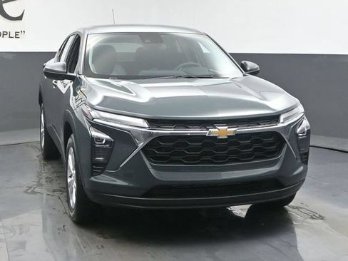 New 2026 Chevrolet Trax LS FWD image 29