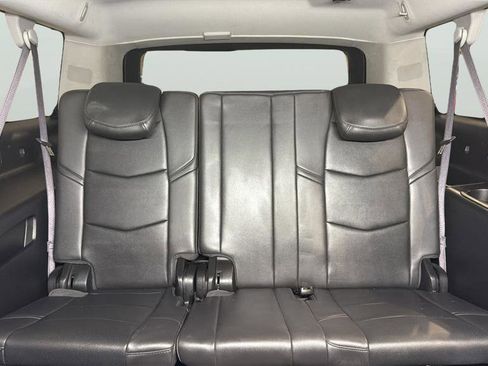 Used 2016 Cadillac Escalade ESV Luxury image 38