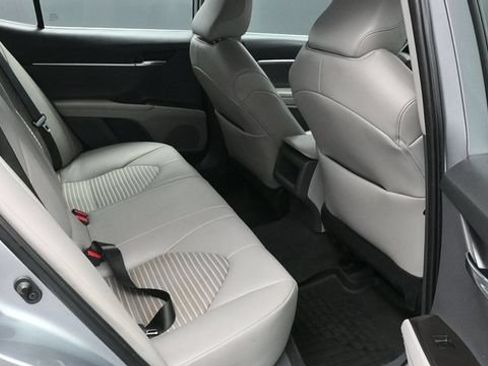 Used 2022 Toyota Camry SE FWD image 9