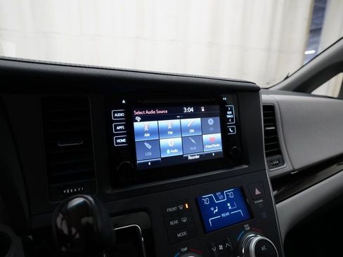 Used 2016 Toyota Sienna XLE w/ XLE Navigation Package image 6