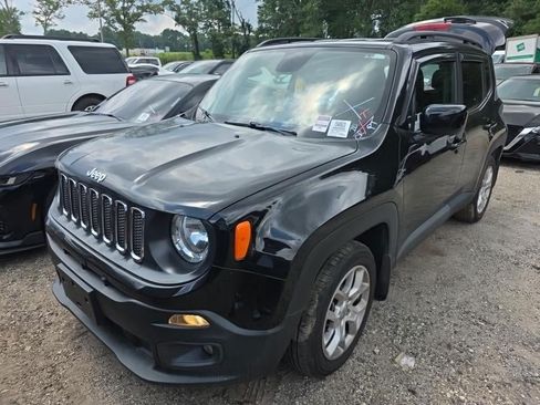 Used 2018 Jeep Renegade Latitude FWD image 2