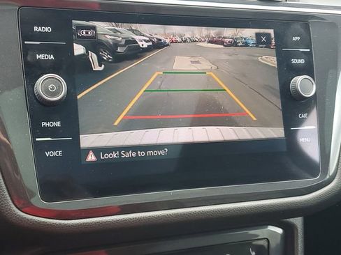 Used 2023 Volkswagen Tiguan SE w/ Panoramic Sunroof Package image 25