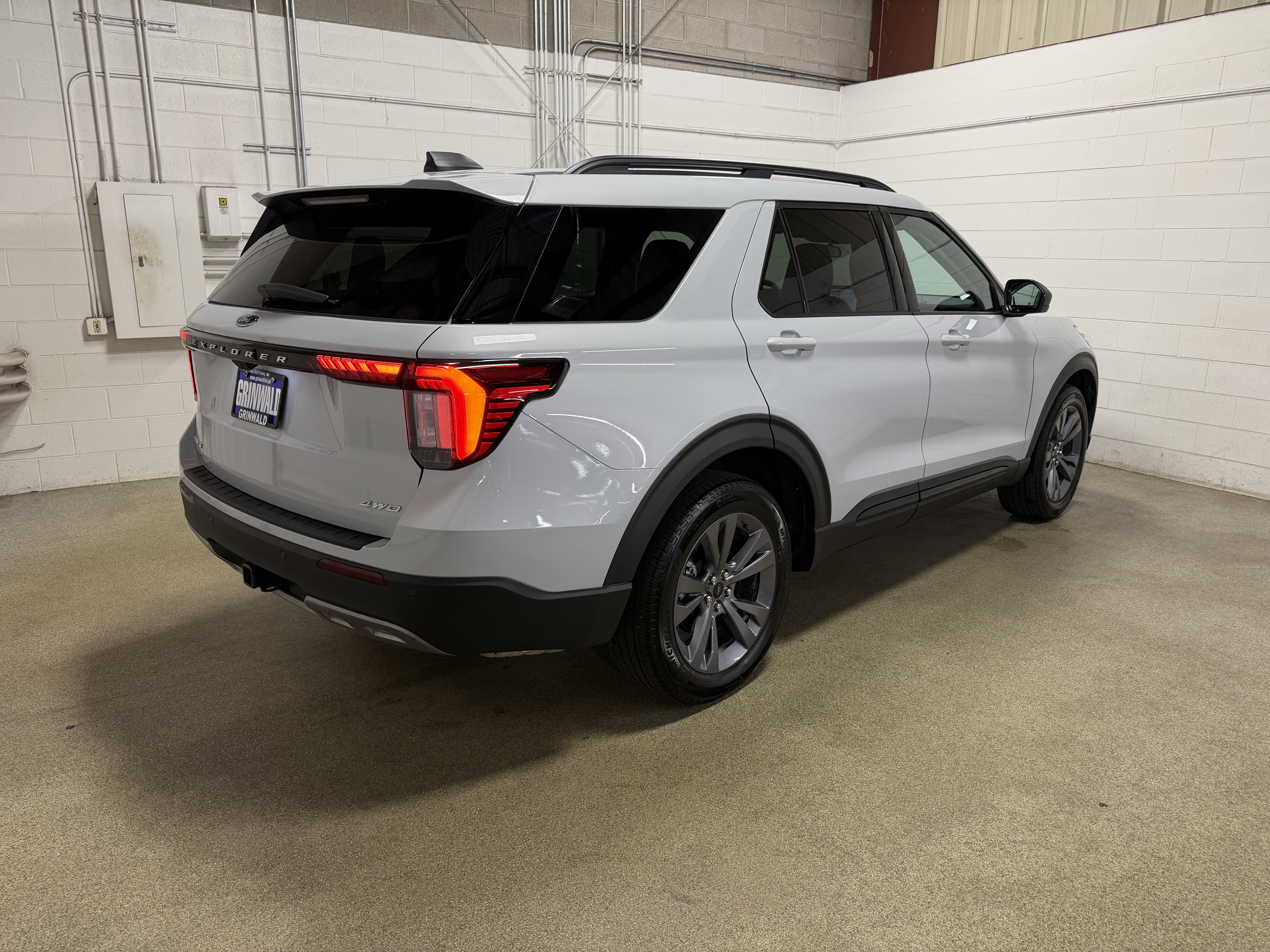 Used 2026 Ford Explorer Active w/ Active Comfort Package AWD/4WD image 10
