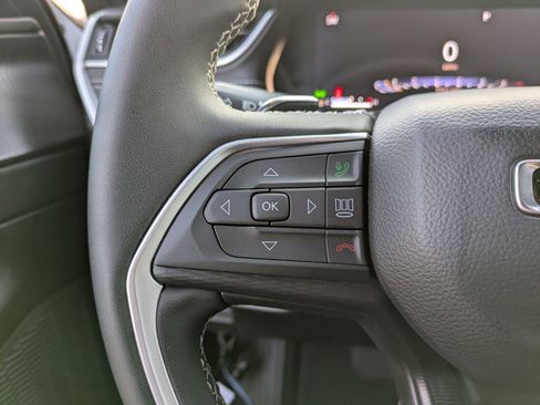 Used 2025 Jeep Grand Cherokee L Laredo image 18