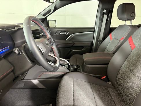 Used 2025 Chevrolet Colorado Z71 image 19