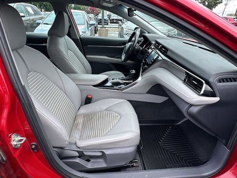 Used 2020 Toyota Camry SE FWD image 23
