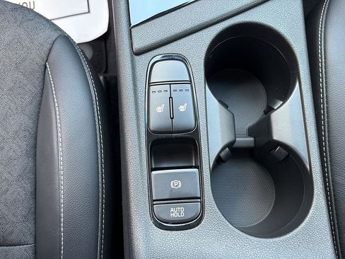 Used 2020 Kia Niro EX FWD image 18