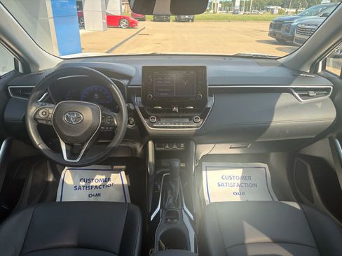 Used 2022 Toyota Corolla Cross XLE w/ Convenience Package AWD/4WD image 27