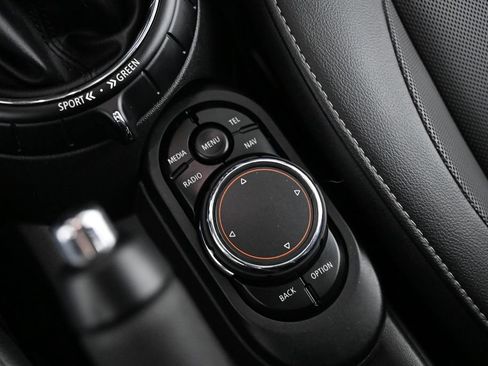 Used 2015 MINI Cooper 4-Door Hardtop FWD image 21