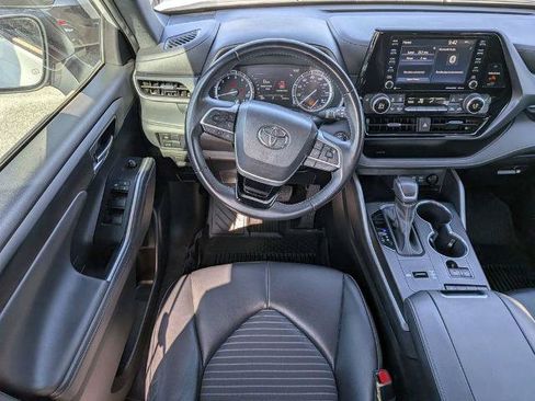 Used 2022 Toyota Highlander XSE FWD image 16