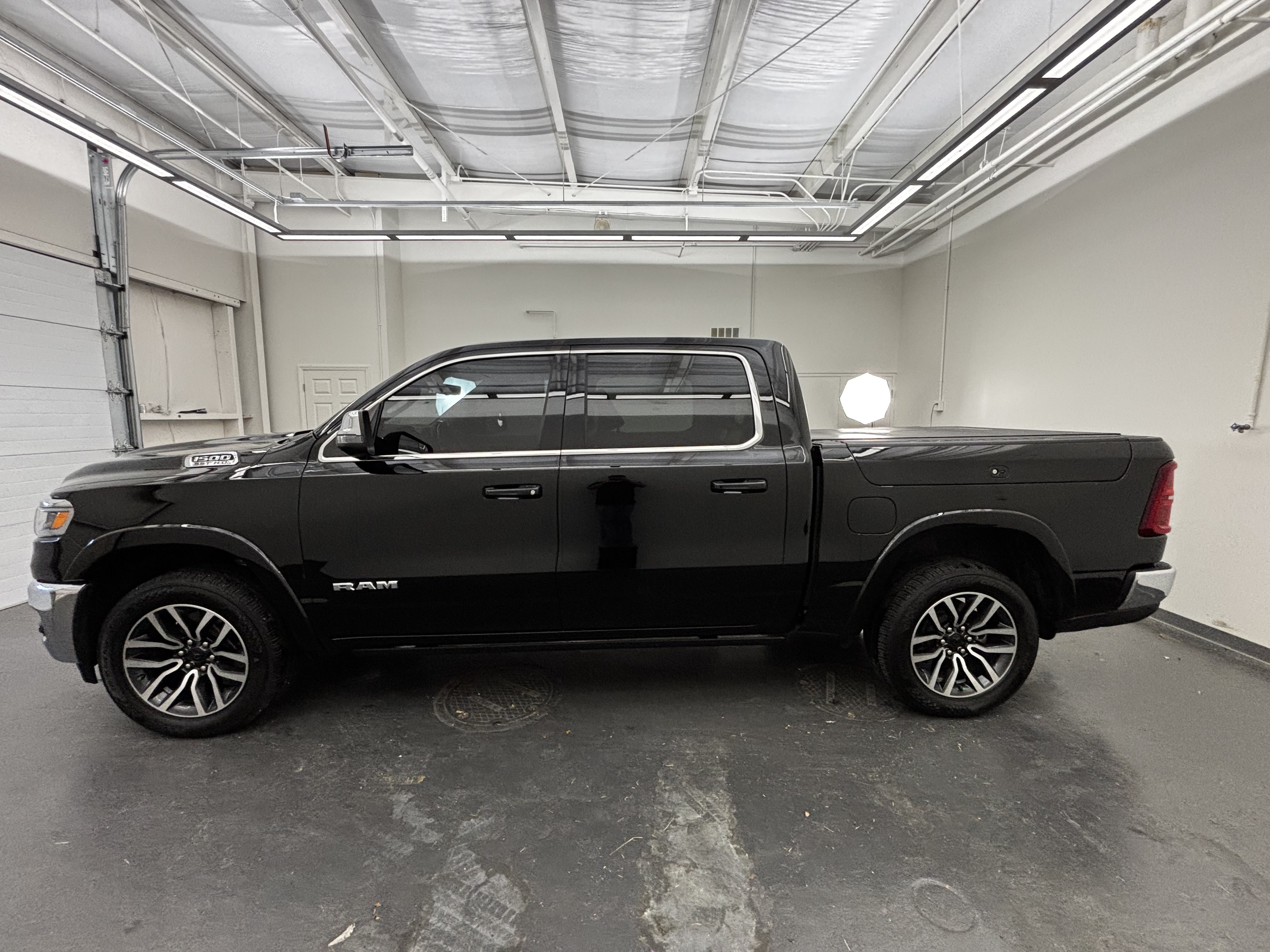 Used 2025 RAM 1500 Limited AWD/4WD image 4