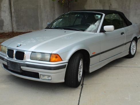 Used 1999 BMW 323i Convertible RWD image 3