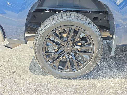 Used 2023 Chevrolet Silverado 1500 LT AWD/4WD image 5