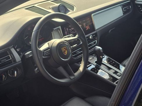 Certified 2025 Porsche Macan image 4