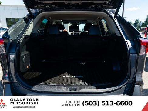 Used 2019 Toyota RAV4 XLE Premium w/ Cold Weather Package AWD/4WD image 8