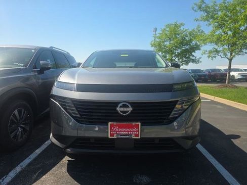 Certified 2025 Nissan Murano SV image 2