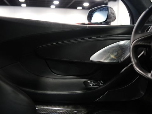 Used 2023 McLaren GT RWD image 15