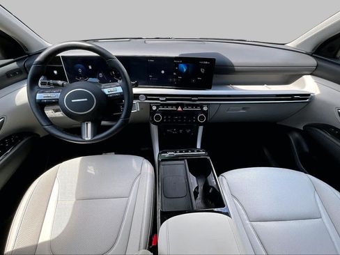 Used 2025 Hyundai Tucson Limited FWD image 16