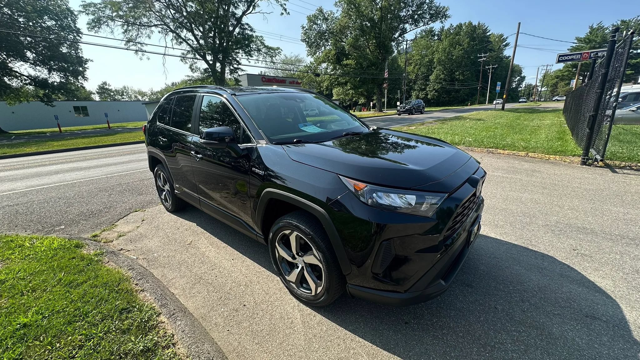 Used 2020 Toyota RAV4 LE AWD/4WD image 3