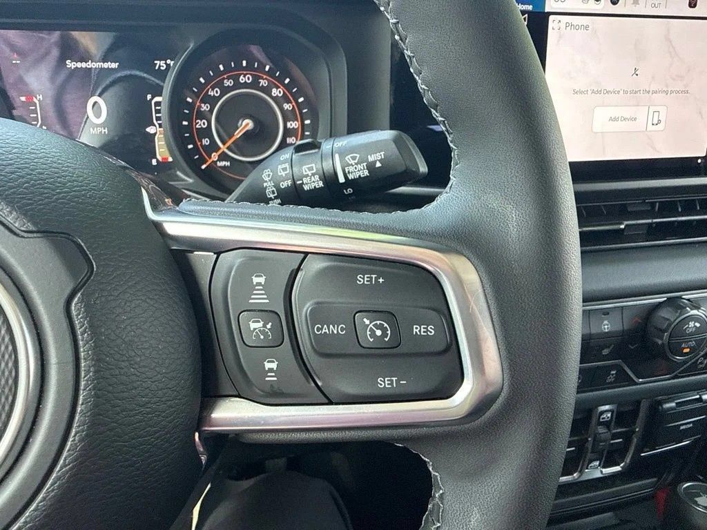 Used 2026 Jeep Wrangler Unlimited Sahara AWD/4WD image 24