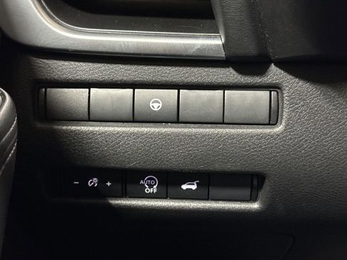 Used 2024 Nissan Rogue SV FWD image 18