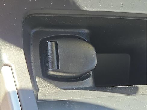 Used 2017 Nissan Sentra SV FWD image 22