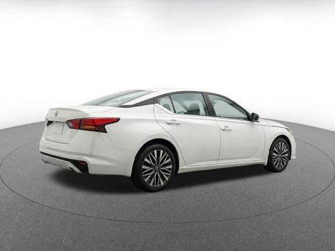 Used 2025 Nissan Altima 2.5 SV FWD image 8