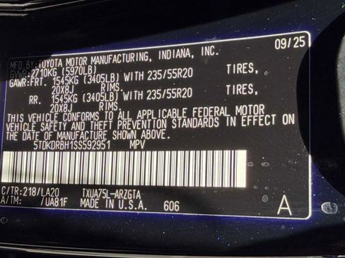 Used 2025 Toyota Highlander Platinum AWD/4WD image 36