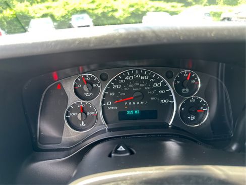 Used 2020 Chevrolet Express 3500 LT w/ LT Preferred Equipment Group RWD image 17