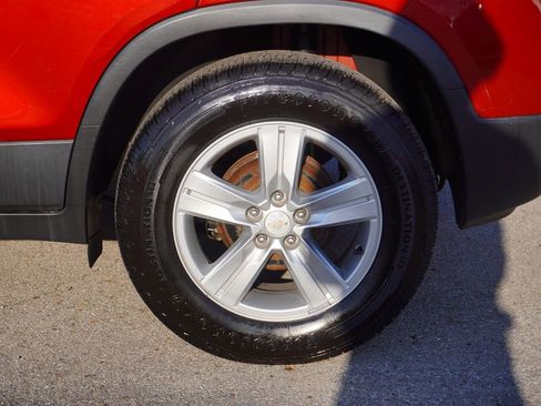 Used 2021 Chevrolet Trax LT w/ Driver Confidence Package image 11