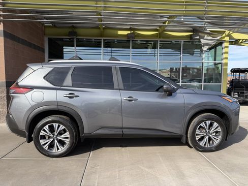 Used 2023 Nissan Rogue SV w/ SV Premium B Package image 9