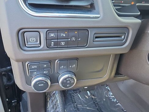 Certified 2023 GMC Yukon XL SLT w/ SLT Premium Package AWD/4WD image 27