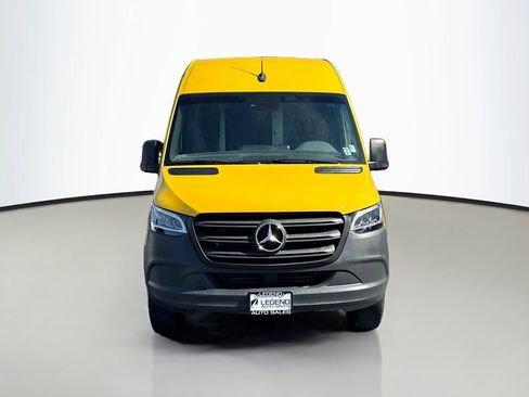 Used 2021 Mercedes-Benz Sprinter 2500 image 2