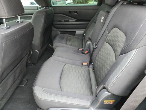 Used 2023 Nissan Pathfinder SV image 13