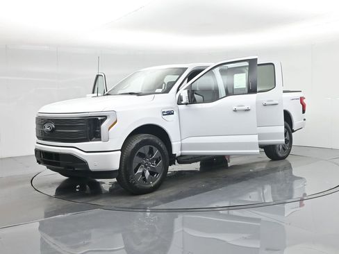 New 2025 Ford F150 Lightning Lariat image 32