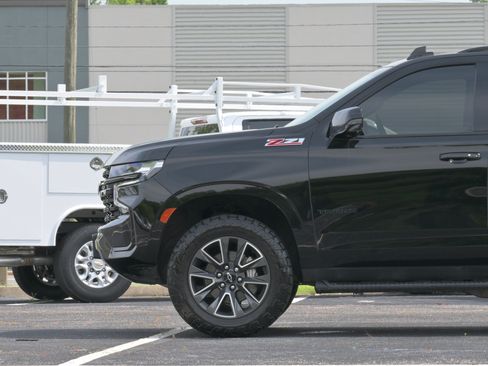 Used 2023 Chevrolet Tahoe Z71 w/ Z71 Off-Road Package AWD/4WD image 5