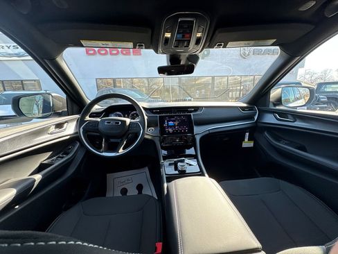 New 2026 Jeep Grand Cherokee L Laredo image 12