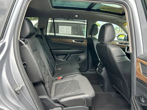 Used 2024 Volkswagen Atlas SE AWD/4WD image 45