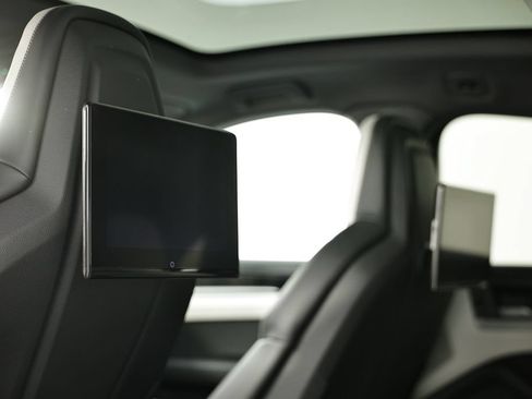 Certified 2025 Porsche Cayenne Coupe AWD/4WD image 28