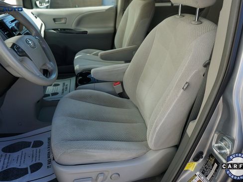 Used 2013 Toyota Sienna LE image 27