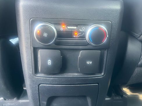 Used 2022 Ford Explorer XLT w/ Equipment Group 202A AWD/4WD image 30