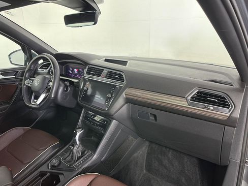 Used 2022 Volkswagen Tiguan SEL R-Line AWD/4WD image 6