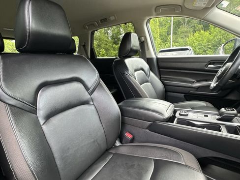 Used 2023 Nissan Pathfinder SL w/ Black Appearance Package AWD/4WD image 27