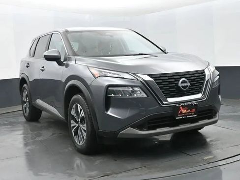 Used 2023 Nissan Rogue SV image 2