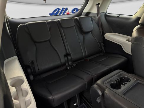 Used 2024 Kia Carnival EX FWD image 33