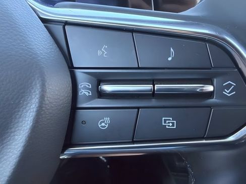 Used 2025 Chevrolet Equinox LT w/ Safety and Technology Package FWD image 23